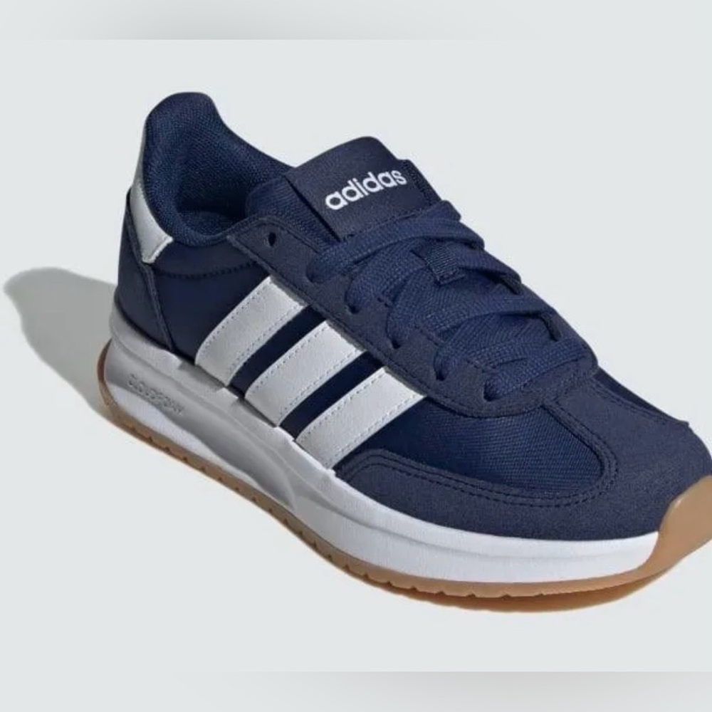 Adidas Run 70 2.0J / Women's or Youth Running shoes /size 8.5w, 7.0Y